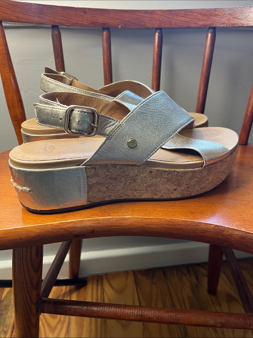 UGG Shoshana Wedge Sandals – Women’s Size 9 – Like New